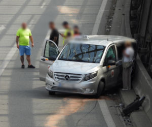Osobówka dachowała na S8. Dwoje dzieci w szpitalu!