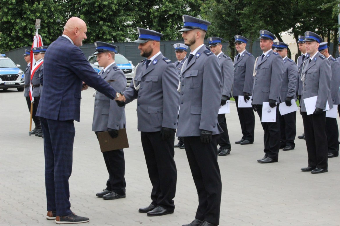 Święto policji w Toruniu. Funkcjonariusze odebrali nagrody i nominacje