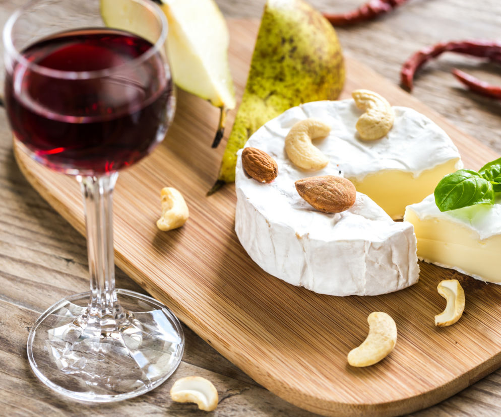 camembert-ser-plesniowy-jak-sie-go-robi-i-jak-powinien.jpg