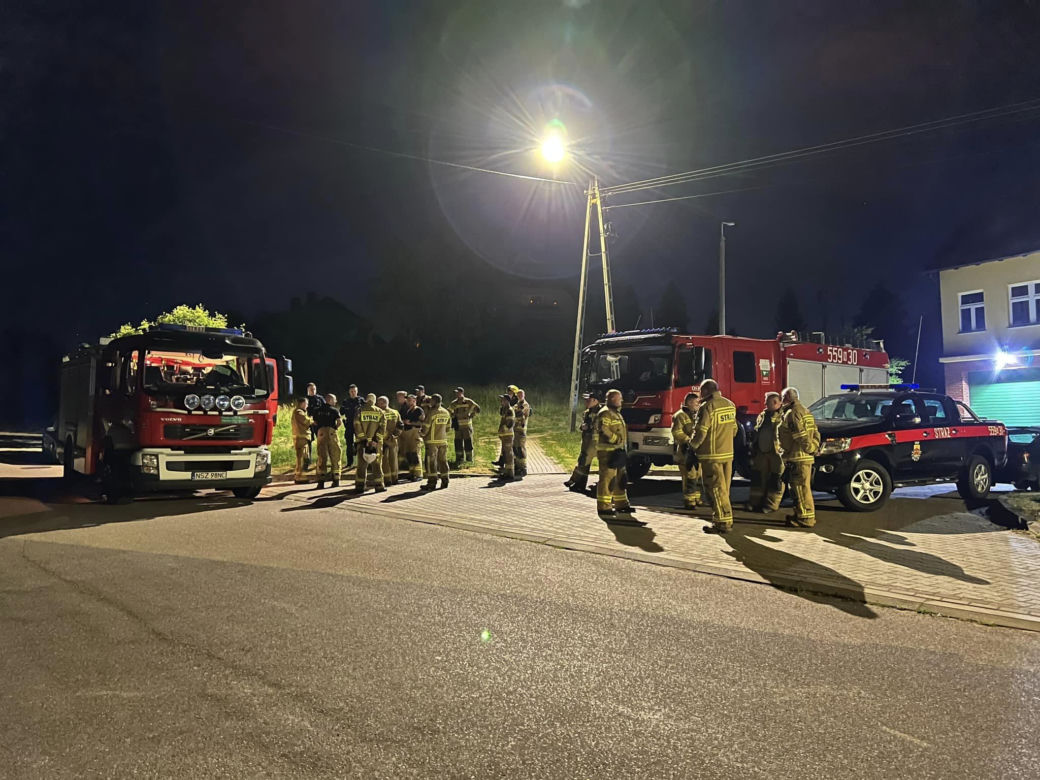 Niezidentyfikowany obiekt latający miał spaść pod Szczytnem. W akcji policja i straż pożarna [ZDJĘCIA]
