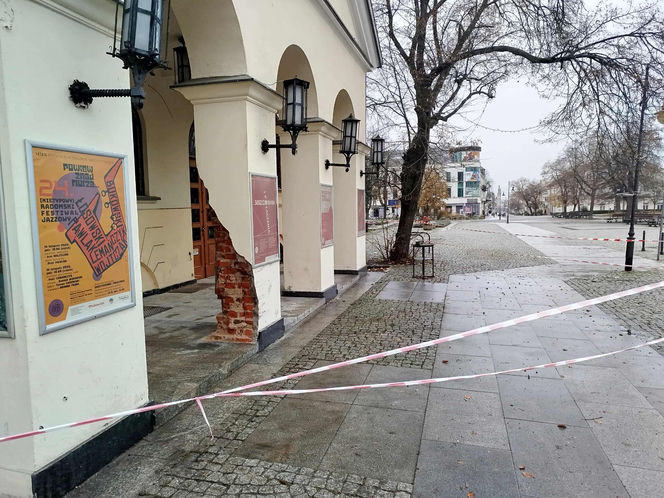 Samochód wjechał w budynek radomskiej "Łaźni"