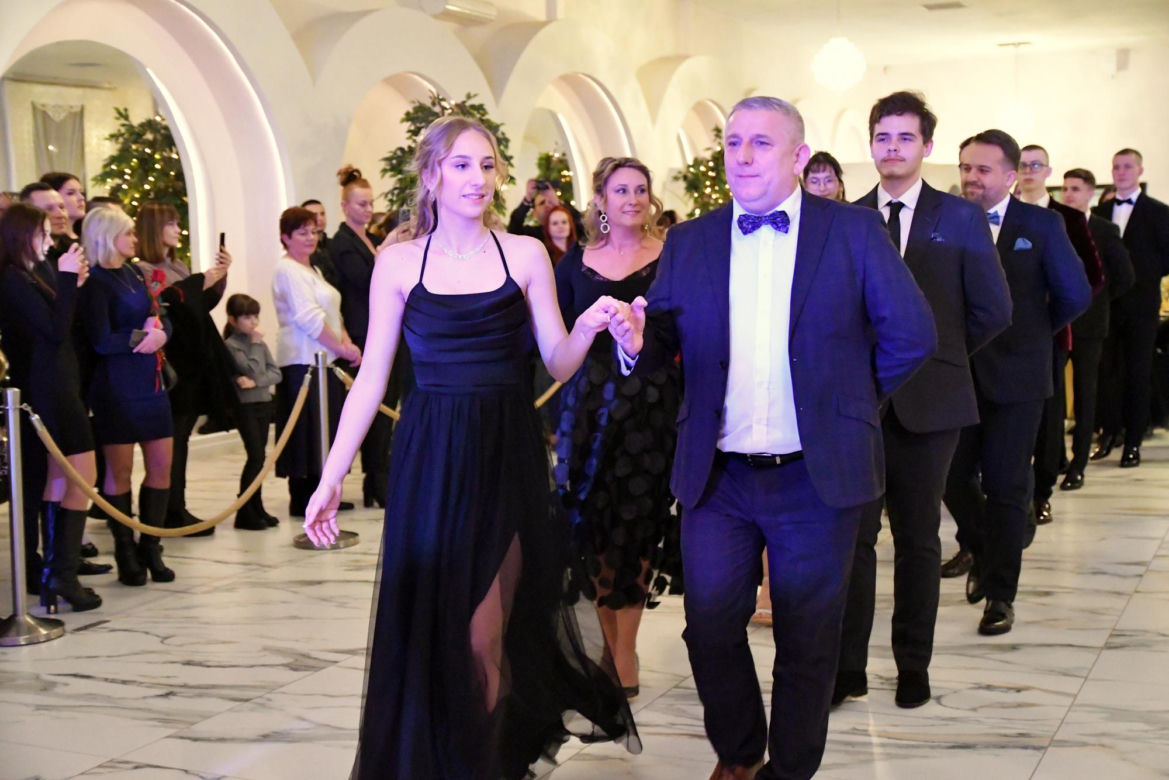 Studniówki 2025: Bal III Liceum Ogólnokształcącego w Starachowicach