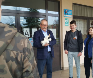 Murem za nauczycielami. Bydgoscy uczniowie wspierają belfrów w ich strajku! [ZDJĘCIA]