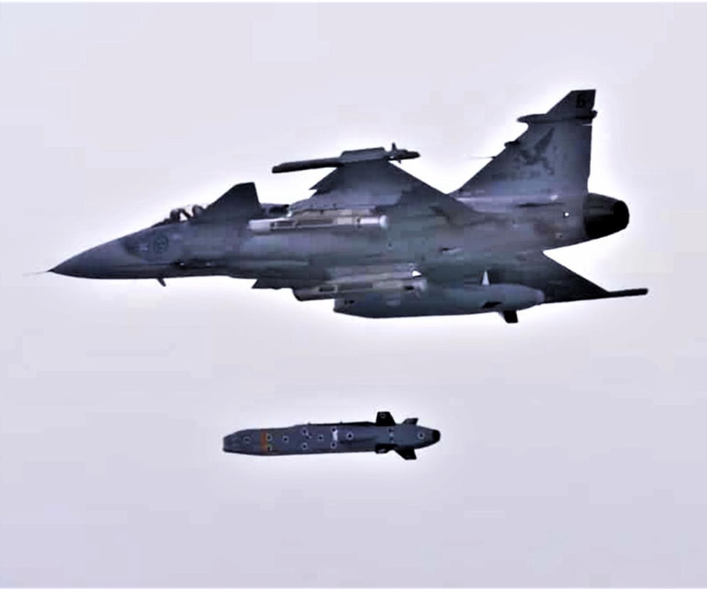Pocisk manewrujący Taurus odpalony z myśliwca Gripen