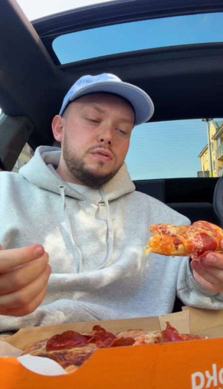 Książulo tłumaczy się z pizzy