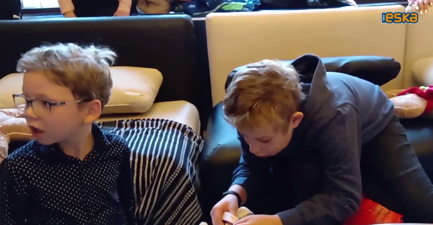 Michał Wiśniewski rozdał prezenty podopiecznym Domu Dziecka w Katowicach [ZDJĘCIA, WIDEO]