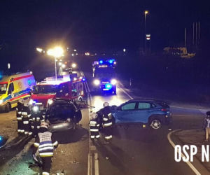 Groźny wypadek w Januszkowie! Dwie osoby trafiły do szpitala! [ZDJĘCIA]