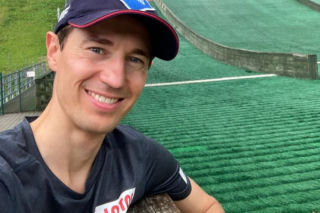 Kamil Stoch pokazał jak skacze. Zrobił to w samych majtkach, ma gorący apel do kibiców 