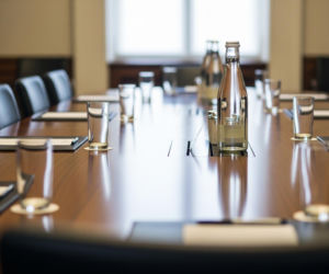 Jarosław Kaczyński zwołuje pilną naradę. Czy prezes ratuje tonący okręt PiS?