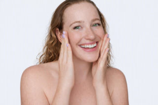 Jak będziemy dbać o skórę w 2026 roku? Poznaj 4 beauty trendy, które warto znać.