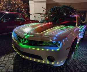 Świąteczny Zlot Amerykańskich Samochodów na Rynku w Lesznie