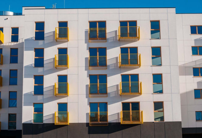 Uwagę zwracają dziś takie adresy jak ul. Dębowa 1 w Łodzi. To tam powstały Apartamenty Dębowa - inwestycja zlokalizowana w centrum Łodzi, w sąsiedztwie alei stuletnich dębów