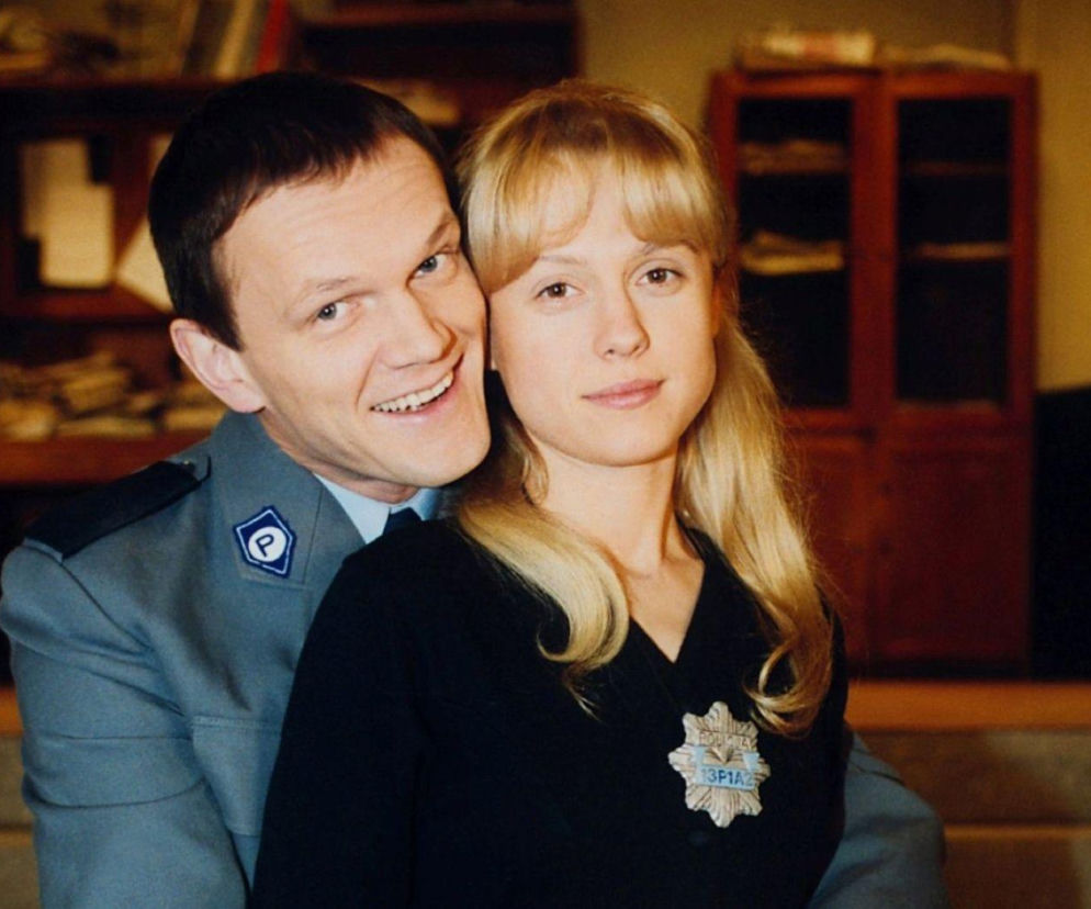 Cezary Pazura i Aleksandra Woźniak jako policjanci z serialu 13 posterunek. O gwiazdach produkcji przeczytasz na SE.