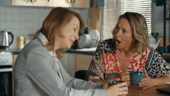 Barwy szczęścia, odcinek 3290. Dorota Kujawiak (Karina Seweryn), Beata (Anita Jancia-Prokopowicz)