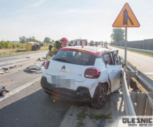 Citroen zderzył się czołowo z wywrotką. Groźny wypadek pod Oleśnicą