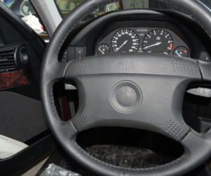 Bułgaria. Odnaleziono w magazynie 11 fabrycznie nowych BMW E34