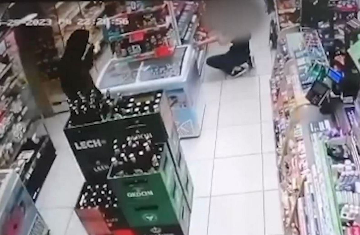 Dwa razy z siekierą napadał na sklep podczas trzeciego skoku wpadł