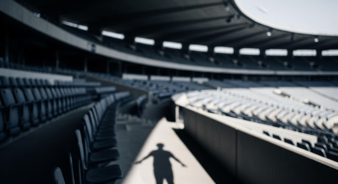 Grzegorz Braun na meczu. Europoseł zaskoczył towarzystwem, kim są jego goście?