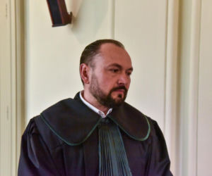 Paweł W. mógł zabić młode małżeństwo przygniatając ich samochodem do ściany