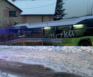 Autobus wypadł drogi na trasie: Wieliczka - Grabówki