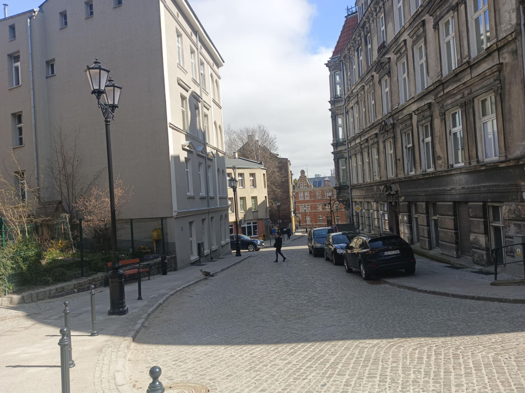 Tak zmieniła się Biskupia Górka. Zrewitalizowano kamienice. Zdjęcia przed i po 