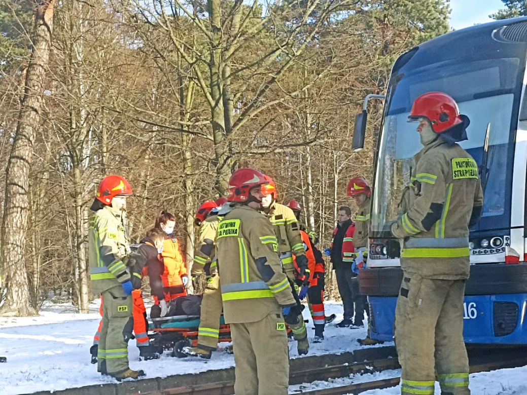 Bydgoszcz. Wypadek na ul. Nakielskiej. Tramwaj potrącił mężczyznę