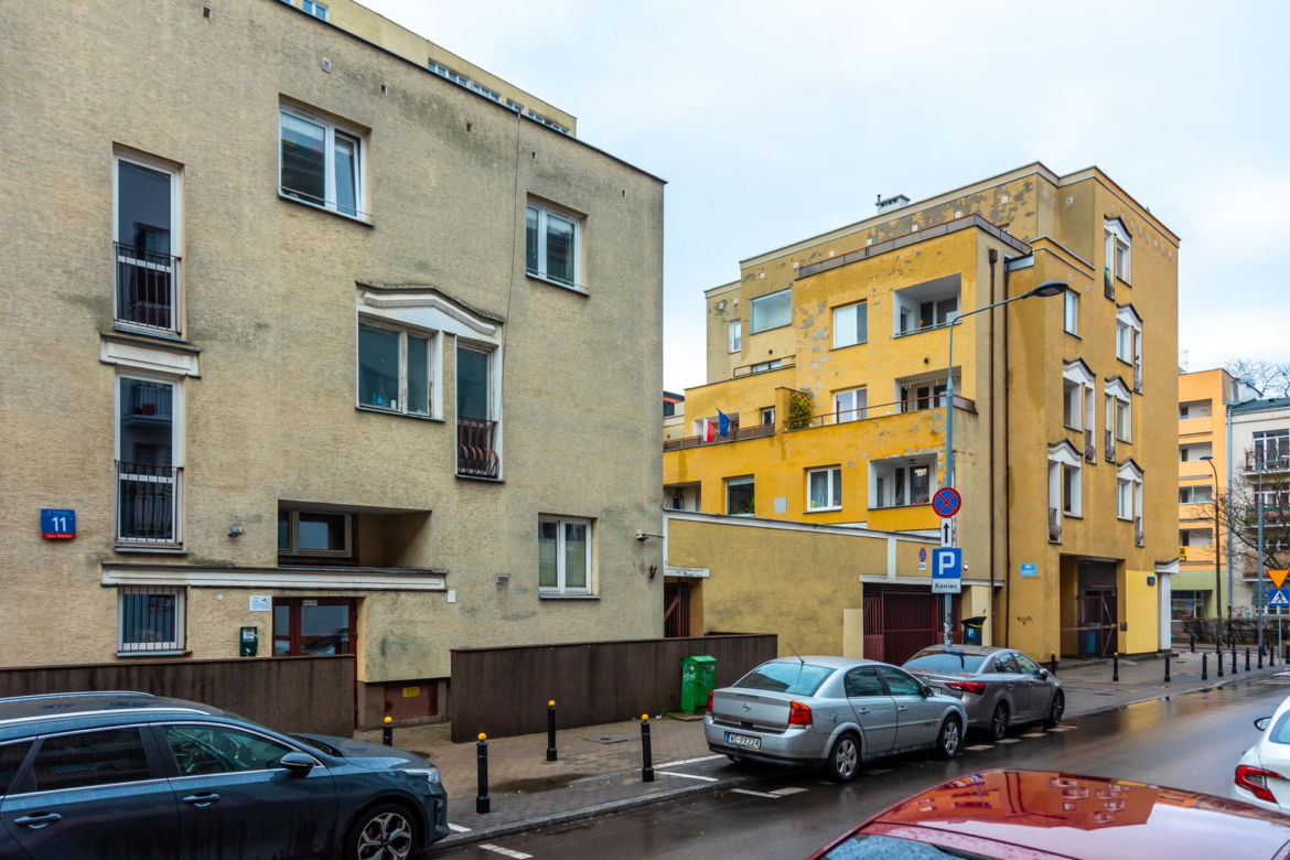 Blok na Kwiatowej 11 w Warszawie