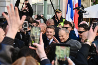 Emmanuel Macron w Gdańsku! Tłumy chcą zobaczyć francuskiego przywódcę z bliska