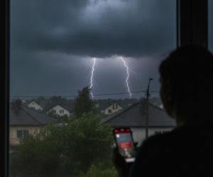 Burze, silny wiatr i ulewy. Alert RCB dla wielu regionów Polski