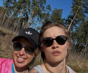 Rozpromienione Janja Lesar i Katarzyna Zillmann tańcują na ulicy. Fajna para?