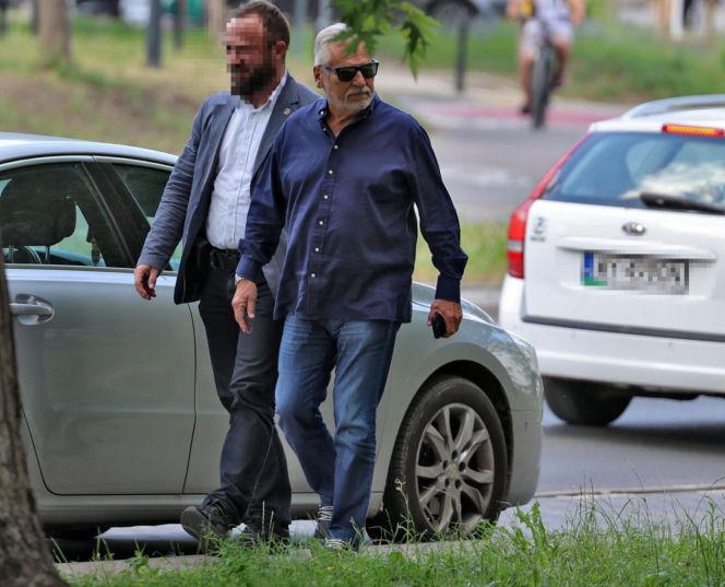 Aleksander Kwaśniewski u fryzjera