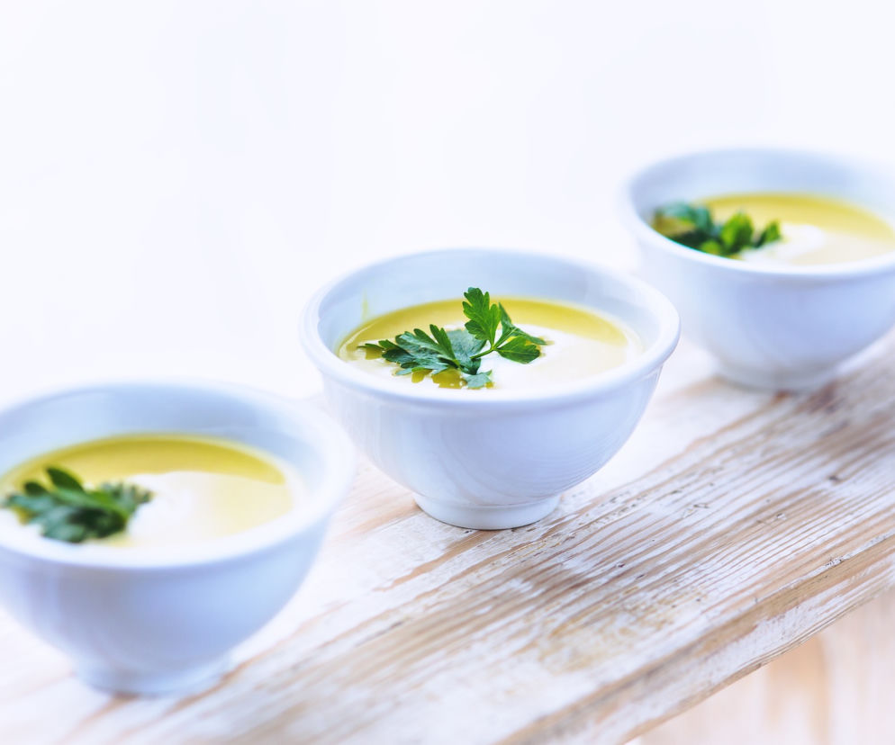 Krem selerowy z parmezanem: przepis na pożywną i aromatyczną zupę