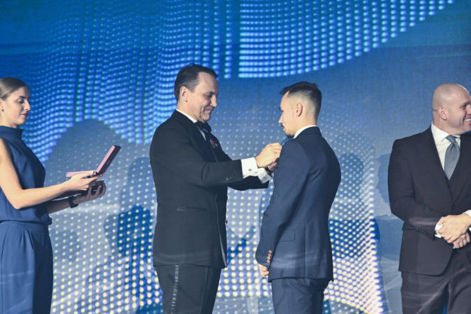 Radosław Sikorski odznaczył Ambasadorów Totalizatora Sportowego