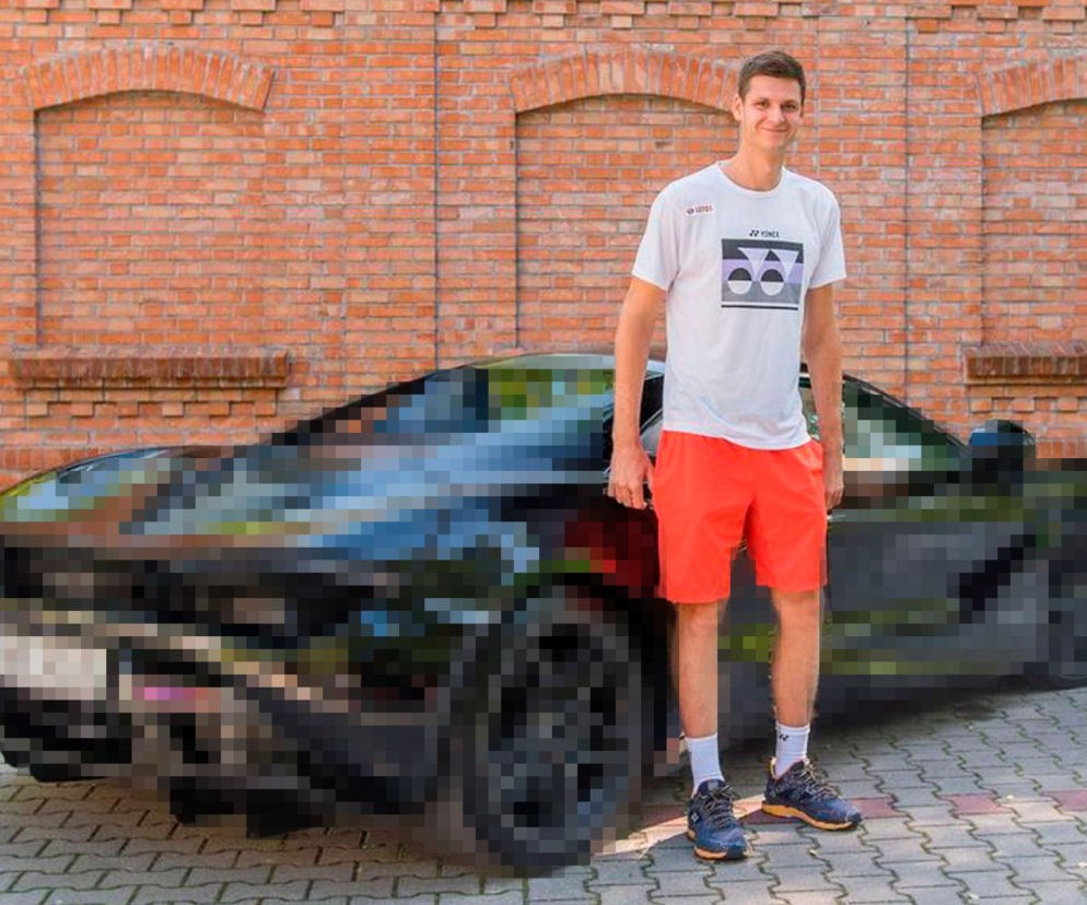 Hubert Hurkacz z samochodem swoich marzeń