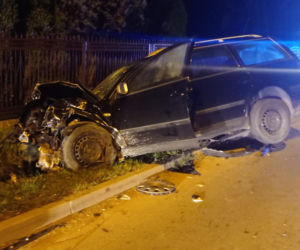 Łódzkie. Groźny wypadek w Starowej Górze. Passat z WIELKĄ SIŁĄ uderzył w fiata 