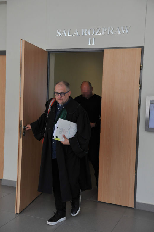 „Boję się jeździć tym przejazdem”. Świadkowie zeznają w sprawie wypadku na przejeździe w Manach 
