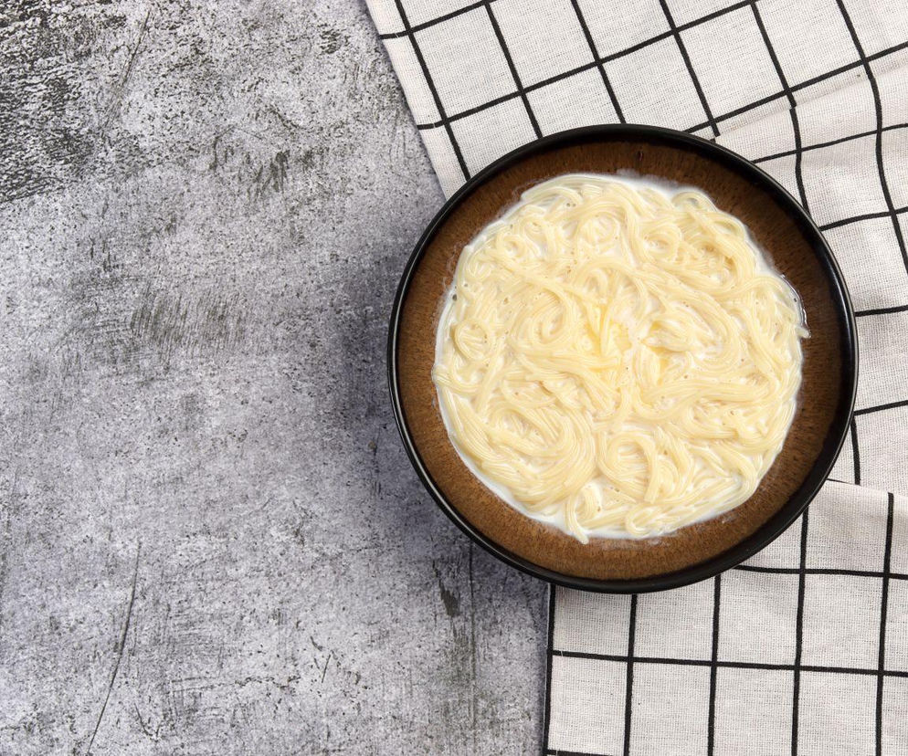 Znalazłam stary przepis z PRL-u na zdrowe śniadanie. Ten posiłek jest pełen białka i energii 