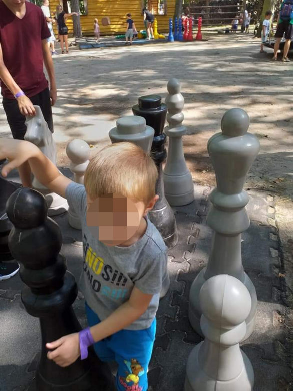  Mieszkańcy osiedla gdzie doszło do morderstwa trójki dzieci boja się o swoje życie. Morderca ich nawiedza.