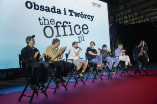 Gwiazdy polskiej wersji The Office odwiedziły Siedlce. Nietypowy strój Piotra Polaka