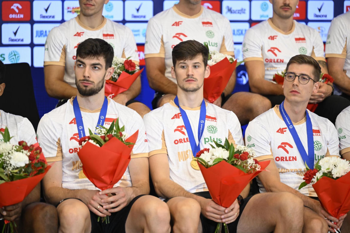 Złoci medaliści ME przywitani przez kibiców na lotnisku