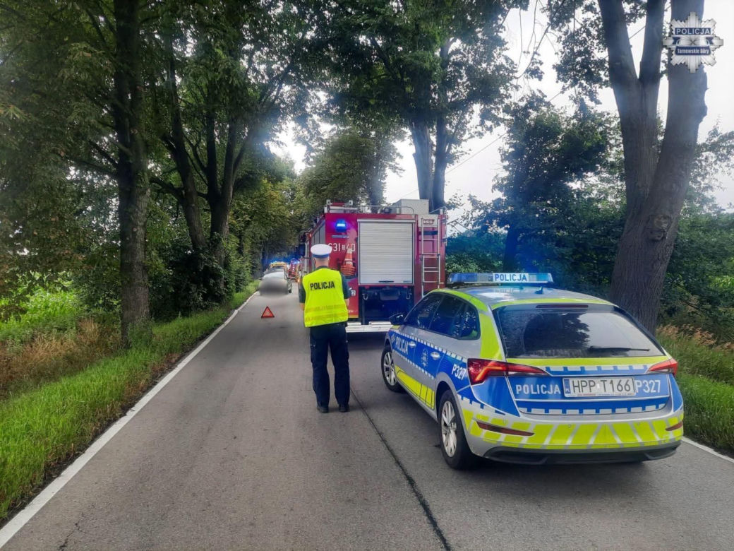 Tragiczny wypadek na prostym odcinku drogi! Nie żyje jedna osoba