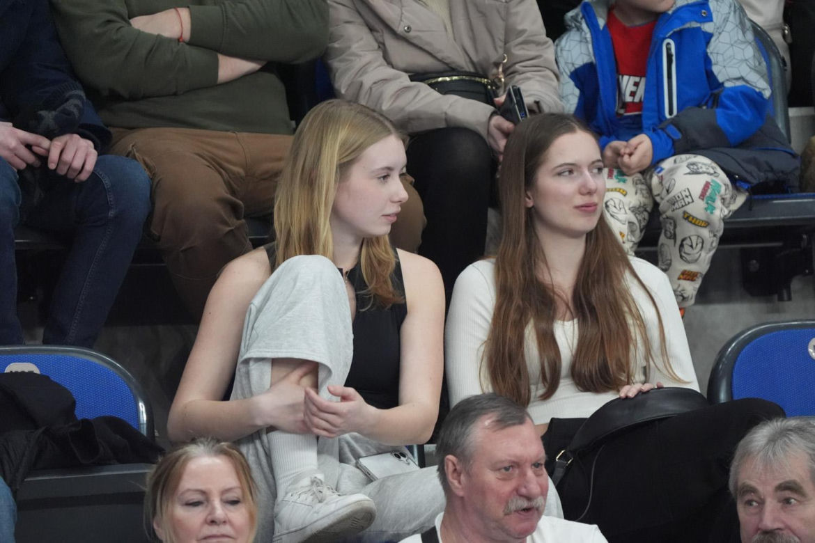 Halowe Mistrzostwa Polski 2025 w Arenie Toruń. Zdjęcia kibiców z trybun i sportowców
