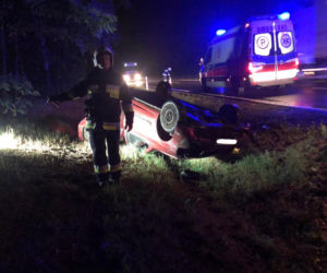 Kolejny wypadek na DK 10! W Przyłubiu dachowała osobówka! [ZDJĘCIA] 