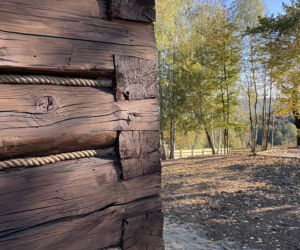 Remont drewnianej chaty w Tropiu (woj. małopolskie)