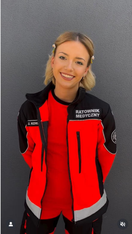 Na sygnale na planie. Britney (Paulina Zwierz)