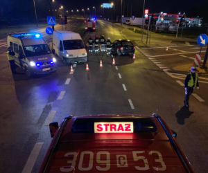 Zderzenie dwóch aut na trasie Osielsko - Bydgoszcz. Jedna osoba trafiła do szpitala [ZDJĘCIA]