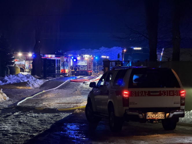 Duży pożar hali pod Warszawą