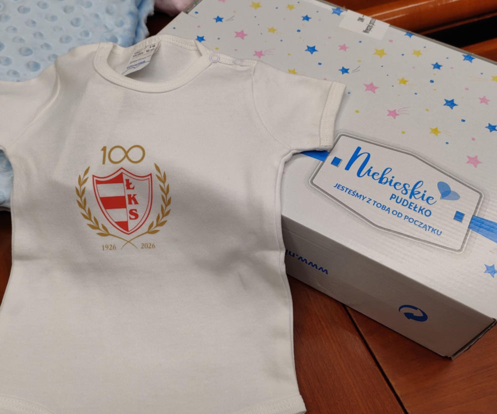 Nowość w łomżyńskiej wyprawce dla noworodków. Dzieci dostaną body z logo ŁKS-u