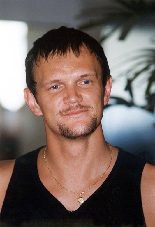 Cezary Pazura kiedyś i dziś. Tak na przestrzeni lat zmieniał się odtwórca roli Jurka Kilera