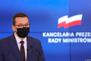 PILNE! Rząd ogłosił nowe obostrzenia w Polsce. Dzieci mają zakaz wychodzenia z domu. Zamknięte będą restauracje. Co z seniorami? [LISTA OBOSTRZEŃ]